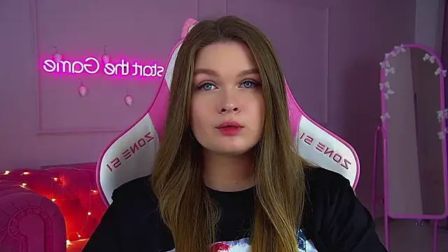 CrystalLyons's cam snapshot