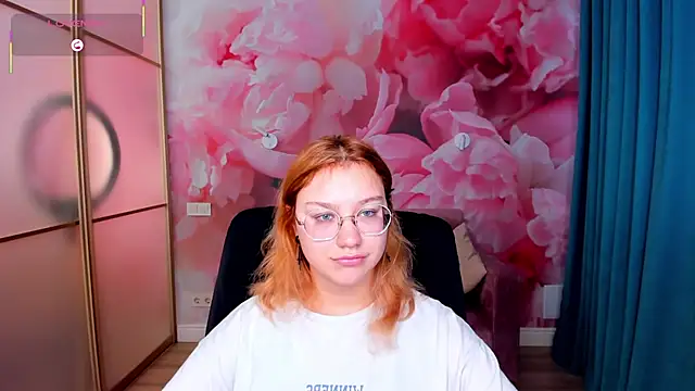 AngelinaLow's cam snapshot