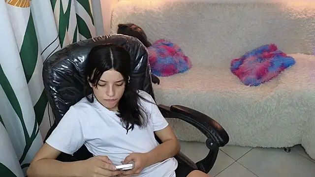 kathie_lozada's cam snapshot