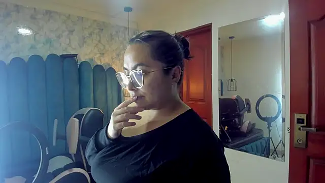 nalalye_cruzz_'s cam snapshot