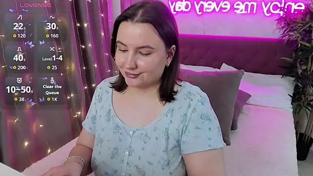 FeralPeach's cam snapshot