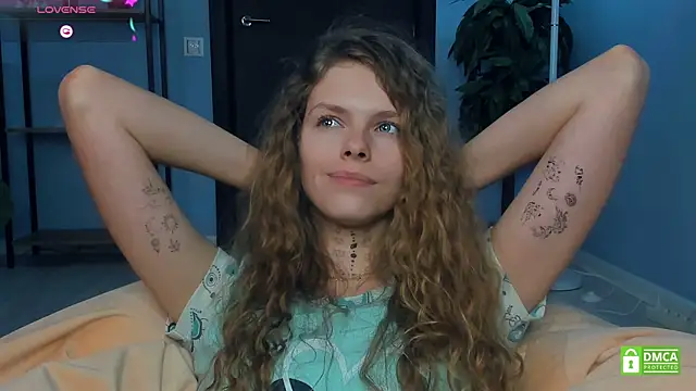 RayaNenlia's cam snapshot