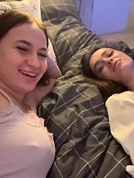 MayaGlow's cam snapshot