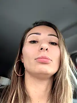 LetsFunKARINA live sex cam