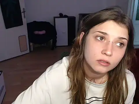 AlienforTwenty live sex cam