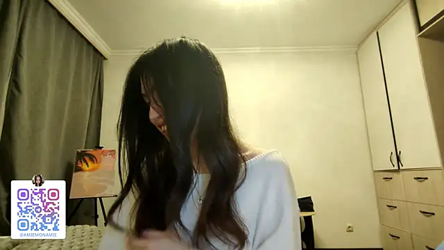 Qwami_Amie's cam snapshot