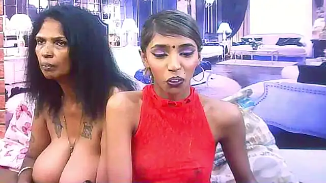 IndianSexySlender live sex cam