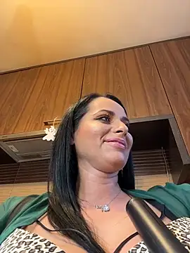 Hotmomcheckk_'s cam snapshot