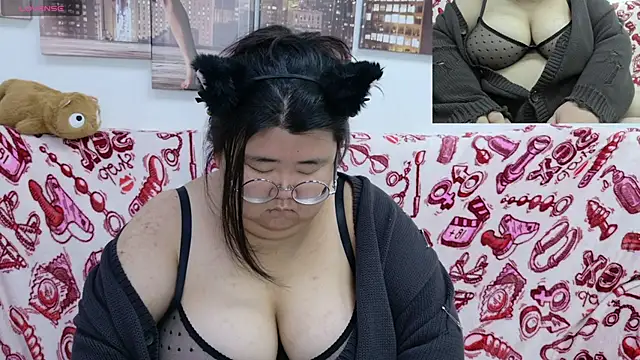 Nadine_asian's cam snapshot