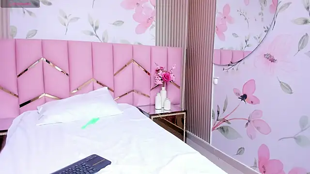 Saritasweet18's cam snapshot