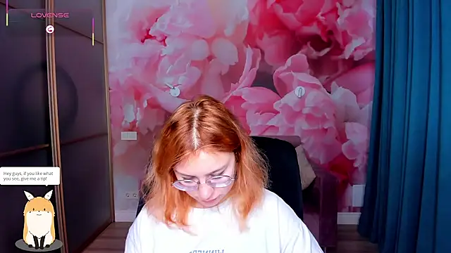 AngelinaLow's cam snapshot