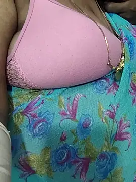 Yoursriya25's cam snapshot