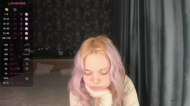 AnnAdison's cam snapshot