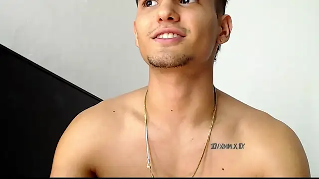 Alex_mojica live sex cam