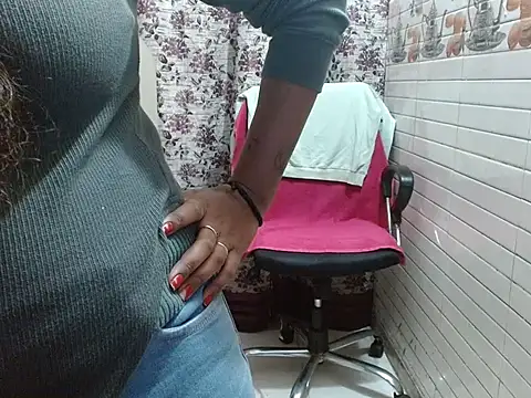 LovingPihu's cam snapshot