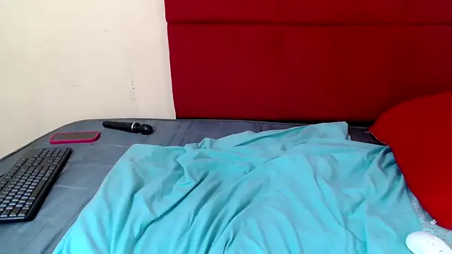 HugeTitisxx's cam snapshot