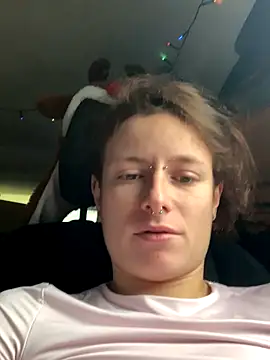 GoldenPussy1329's cam snapshot