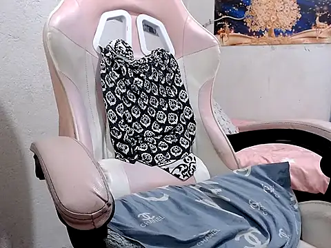 Mistress_Bigcockts live sex cam