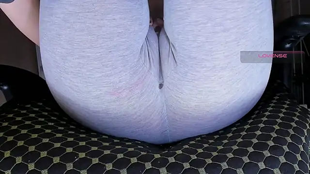 Cameltoe_squirt_inPants's cam snapshot