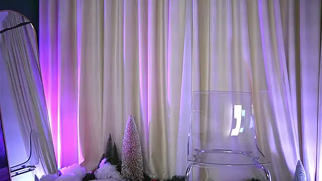 FoxieJullia's cam snapshot