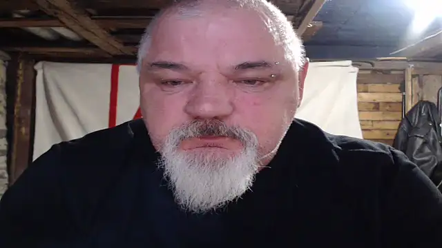 Newfiesausage1972's cam snapshot