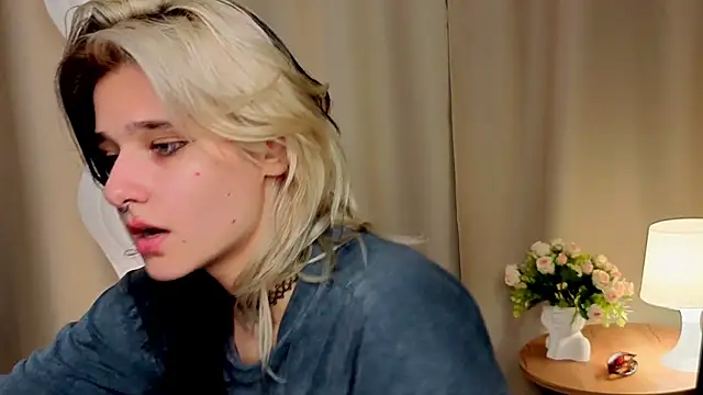 LizNostrand's cam snapshot