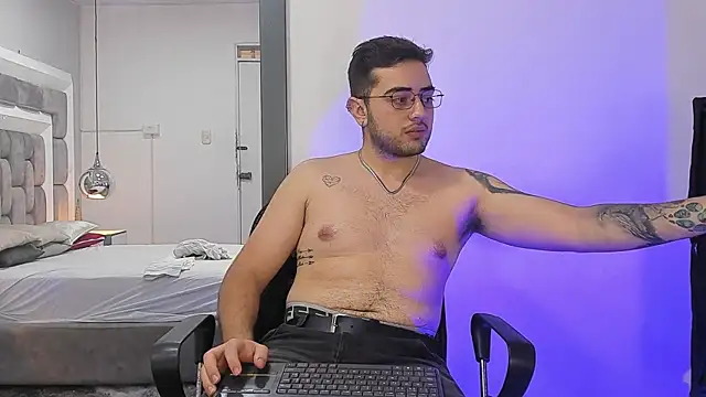 Ethan_Greys's cam snapshot