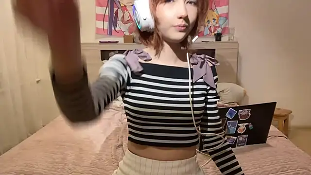 AliceInYourWonders's cam snapshot