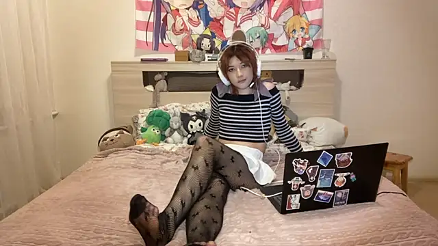 AliceInYourWonders's cam snapshot