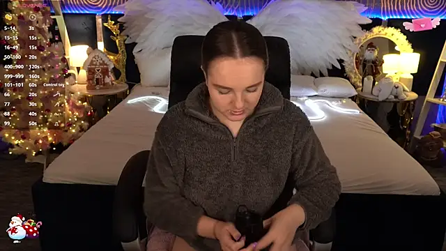 FoxyShy live sex cam