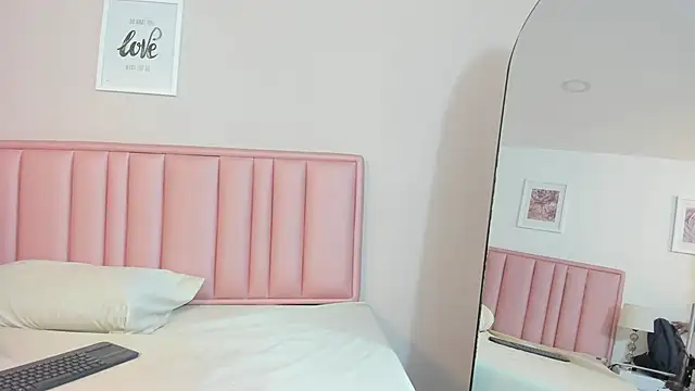 soft_rose_1's cam snapshot