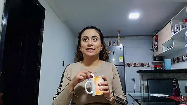 Caroline_Jons's cam snapshot