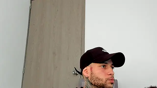 _jamesleandros1 live sex cam