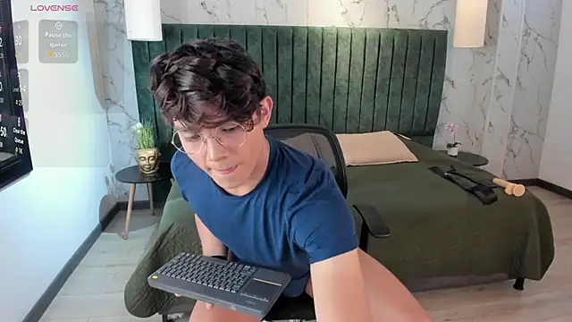 DyllanCooper live sex cam