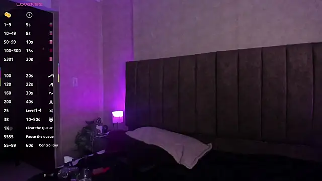 LanaMills_'s cam snapshot