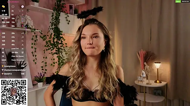 JulieLupo live sex cam