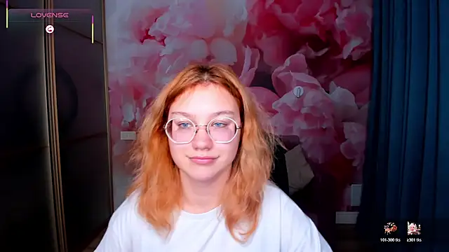 AngelinaLow's cam snapshot