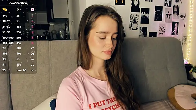 lovelyalivia's cam snapshot