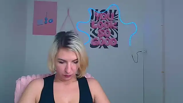 Lana_Foxyy's cam snapshot