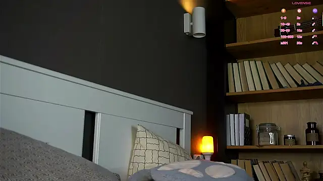 LynHillaire live sex cam