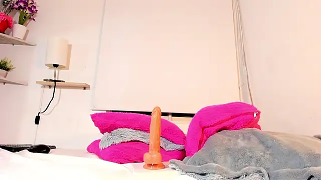 Lucy_Strong's cam snapshot