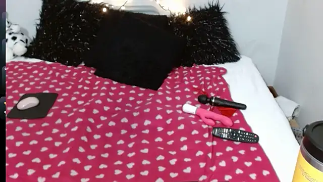 Lunasquirt1985 live sex cam