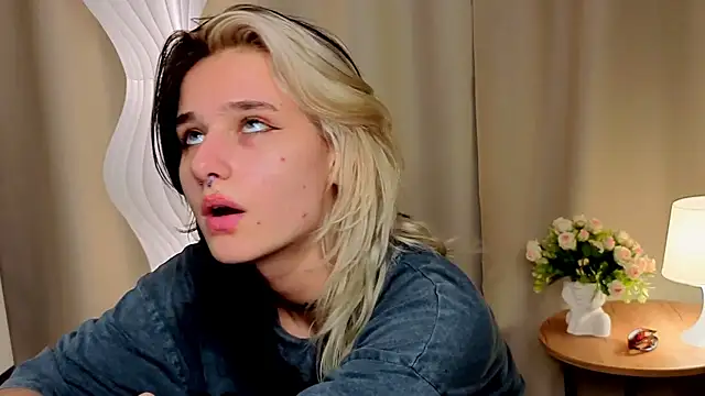 LizNostrand's cam snapshot