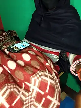 QWEEN7B's cam snapshot