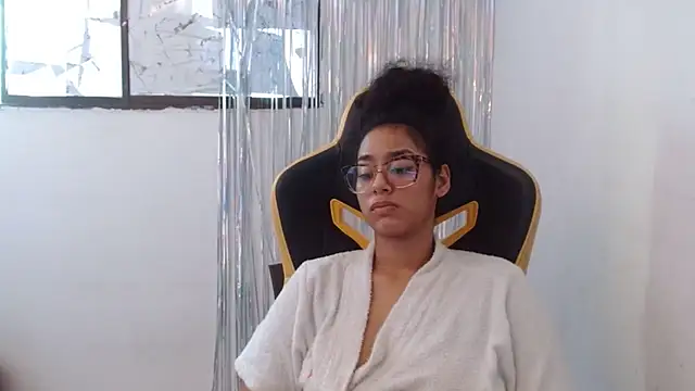 emily_stars1's cam snapshot