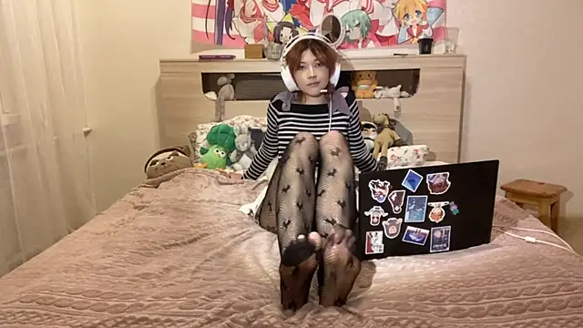 AliceInYourWonders's cam snapshot