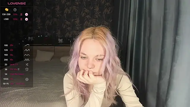 AnnAdison's cam snapshot