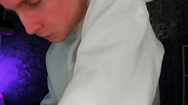 AlexxSweet live sex cam