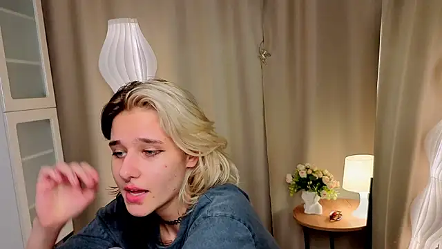 LizNostrand's cam snapshot