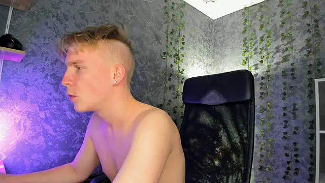 AlexxSweet live sex cam